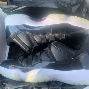 Jordan 11s deadstock